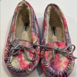 Minnetonka Tie-Dye Moccasins with Plush Lining